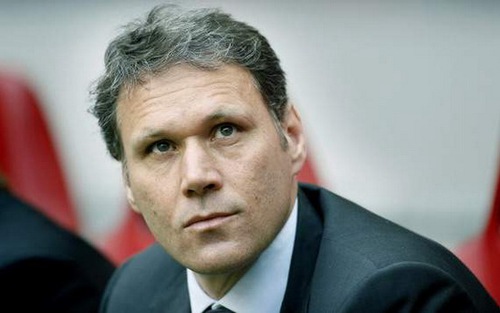 “Ghế nóng” ở Hà Lan: Van Basten rút lui, Rijkaard được tiến cử